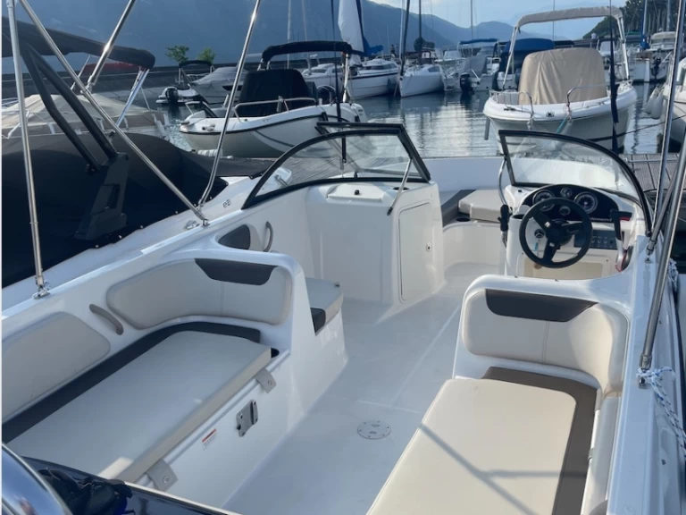 Alquiler Lancha Bayliner con o sin  título de navegación