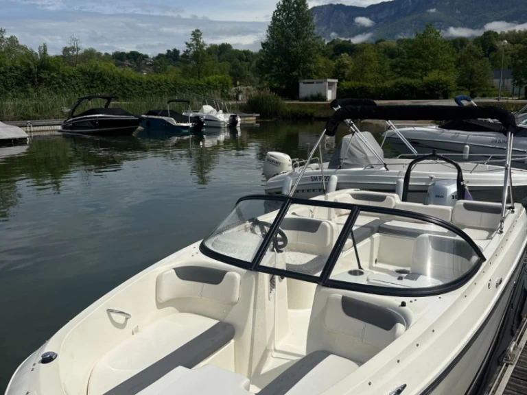 Alquiler de embarcaciones Bayliner Element E7 enViviers-du-Lac en Samboat
