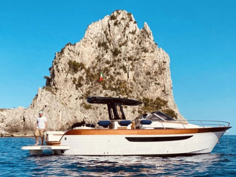 Mimi LIBECCIO 11 WALKAROUND de alquiler a Sorrento