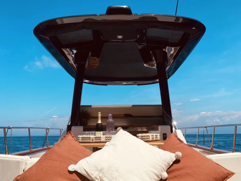 Alquiler de embarcaciones Mimi LIBECCIO 11 WALKAROUND enSorrento en Samboat