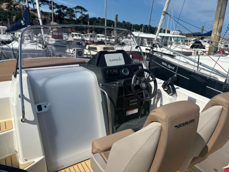 Alquiler de Quicksilver QUICKSILVER 755 ACTIV SUNDECK en Trébeurden