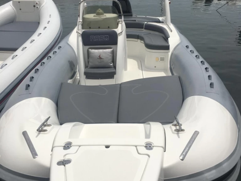 Asso CHARISMA VAMOS de alquiler a Porto di Mergellina