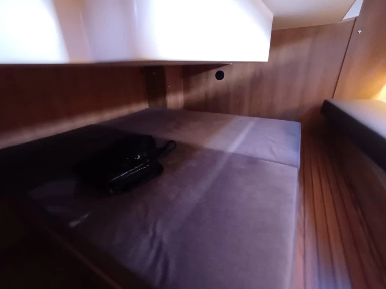 Nikhen Nikhen Aquasun 34 Sedan LP de alquiler a Seget Donji