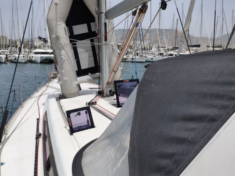 Alquiler de Bénéteau Oceanis 48 en Álimos