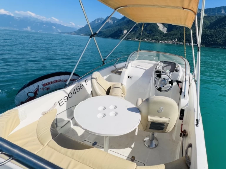 Alquiler de embarcaciones Bénéteau Flyer 550 Sun Deck enÉvian-les-Bains en Samboat