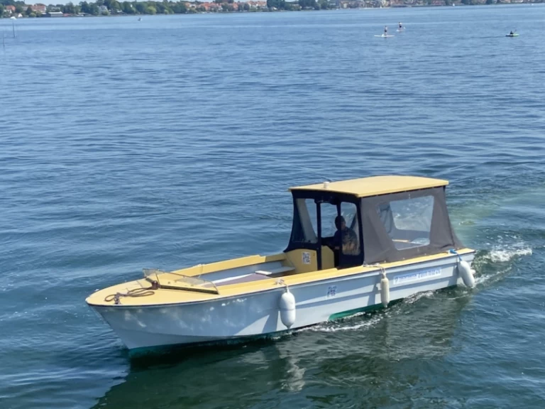 Tagescharter Barkasse de alquiler a Waren (Müritz)