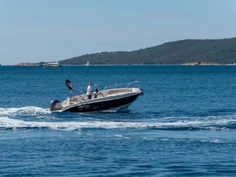 Alquiler de speedy Cayman 585 Deluxe en Trogir