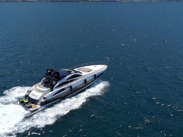 Sunseeker Predator 68 de alquiler a Nápoles