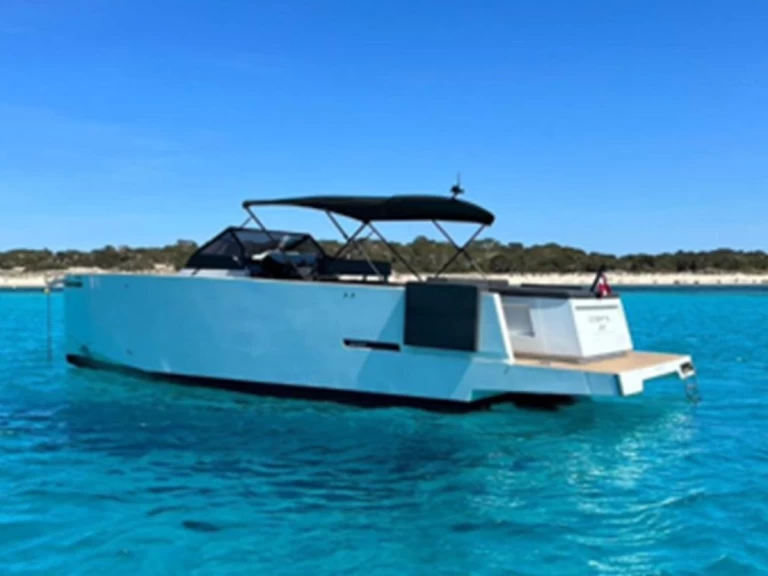 Alquiler de DE ANTONIO Yachts D33 Open en Ibiza (Ciudad)
