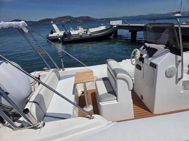 Alquiler Neumática Selva con o sin  título de navegación