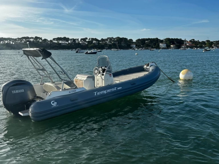 Capelli Tempest 650 de alquiler a Grand Piquey