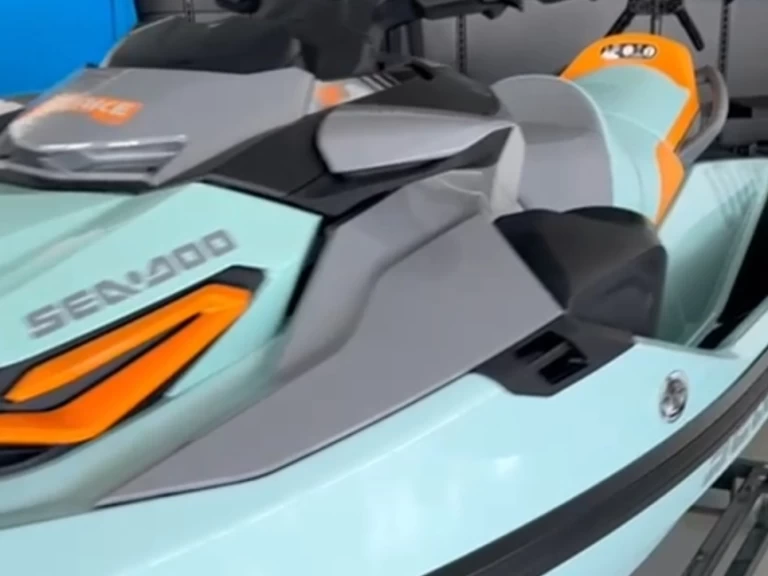 Alquiler de Sea-Doo Wake  en Santa Eulària des Riu