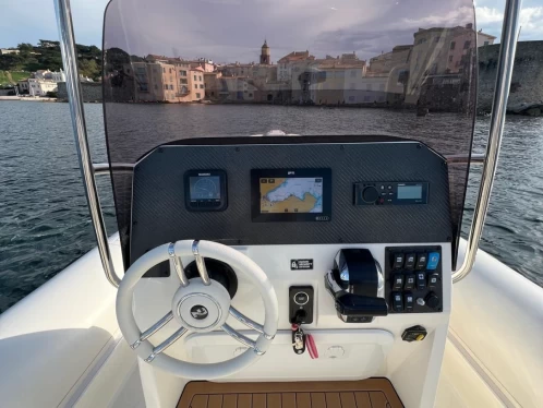 Alquiler de barcos Cogolin barato de NJ 700 XL