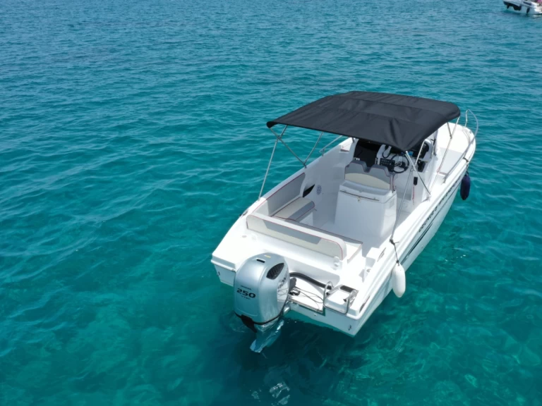 Alquiler de Selva SELVA - SUN DECK CLASSIC LINE SD 7.0 CABIN en Latchi