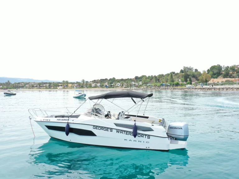 Alquiler de Karnic KARNIC 701 SL en Latchi