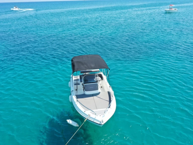 Alquiler de Karel KAREL PAXOS 170 en Latchi