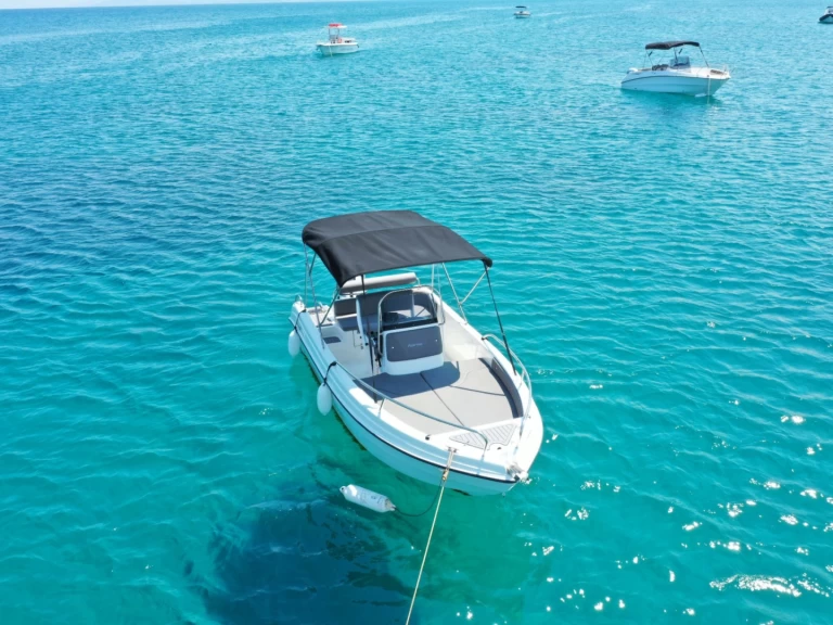 Alquiler de barcos Latchi barato de KAREL PAXOS 170