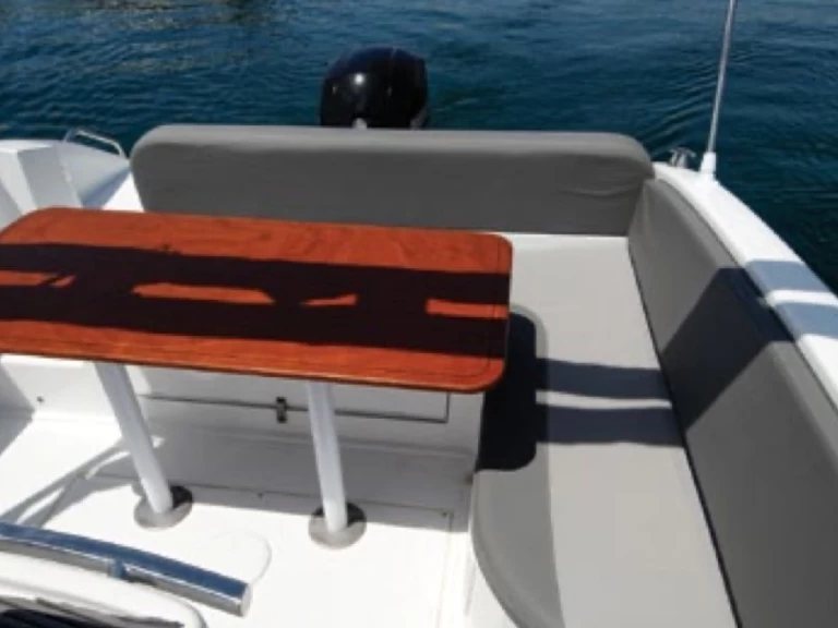 Alquiler de Selva SELVA - SUN DECK CLASSIC LINE SD 7.0 CABIN en Latchi