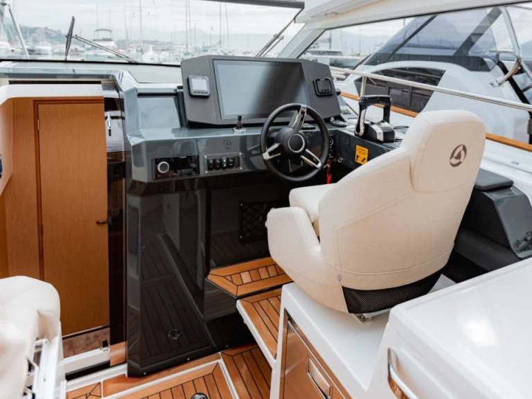 Alquiler Lancha AUSTIN PARKER con o sin  título de navegación