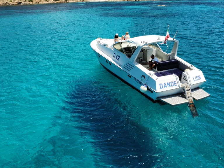 Alquiler de embarcaciones Tecnomarine C 42 enPorto Rotondo en Samboat