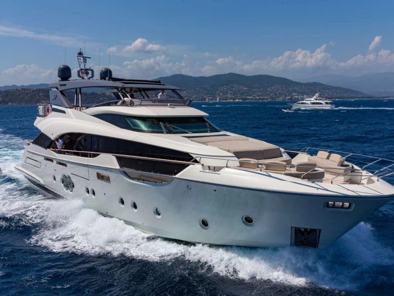 MonteCarloYachts Esmeralda of the Seas de alquiler a Saint-Raphaël