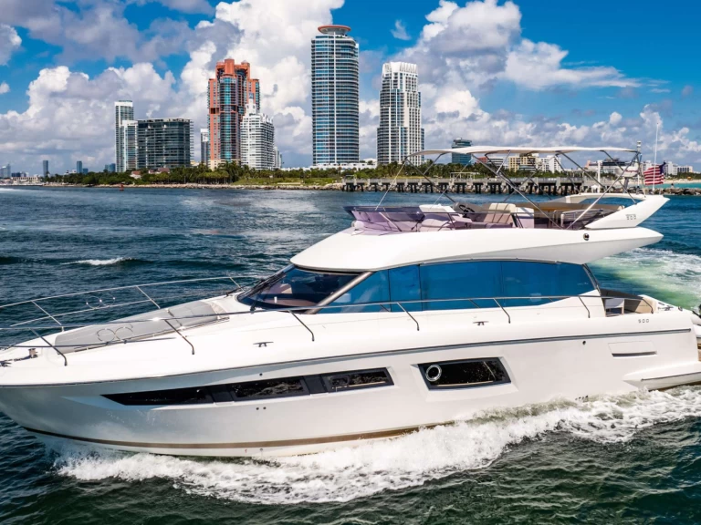 Prestige Yachts Whisky and Waves de alquiler a Miami