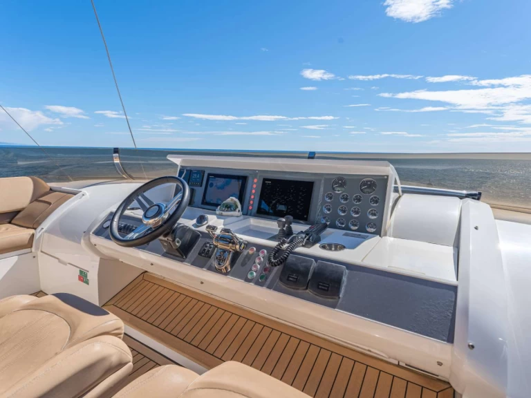 Alquiler de Princess, UK BLUE EYES en Antibes