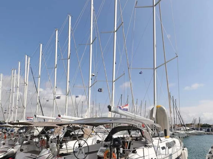 Alquiler de Velero, con o sin patrón Bavaria Jezera