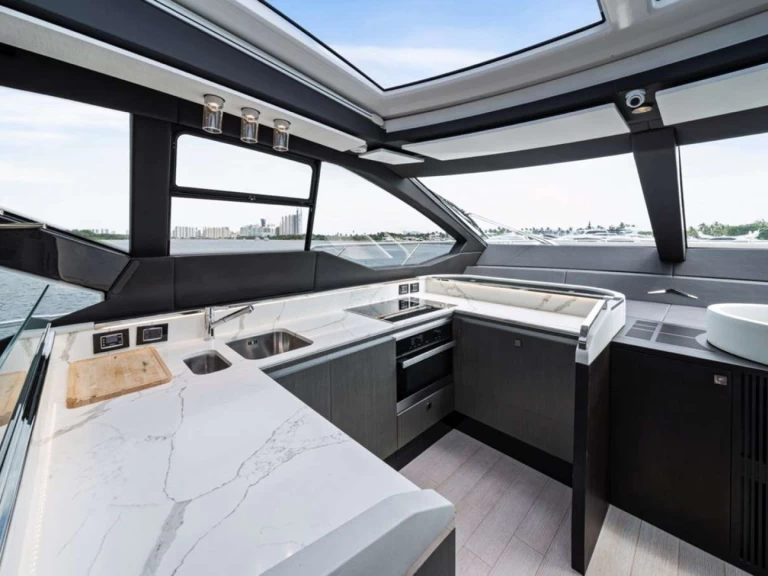 Alquiler de embarcaciones Azimut Water You Doing enMiami en Samboat