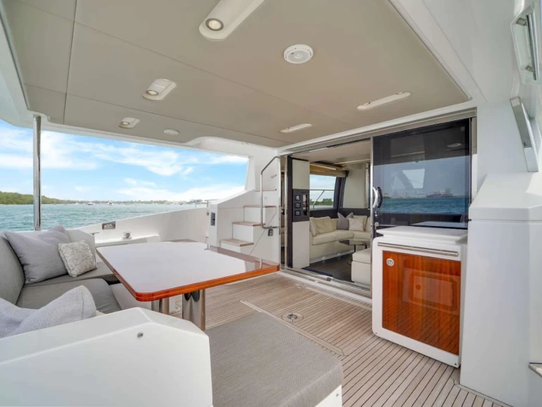 Yate de lujo para alquilar Miami al mejor precio