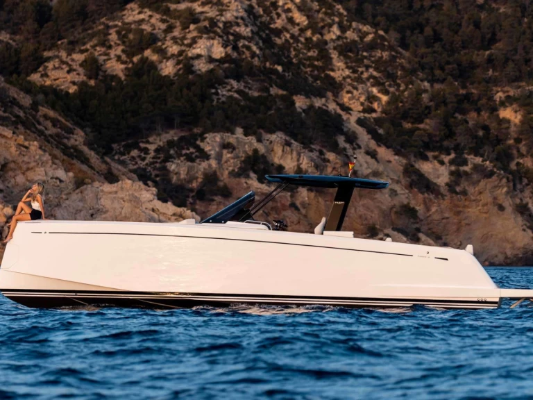 Alquiler de embarcaciones Pardo Yachts Queen Lia II enBenítses en Samboat