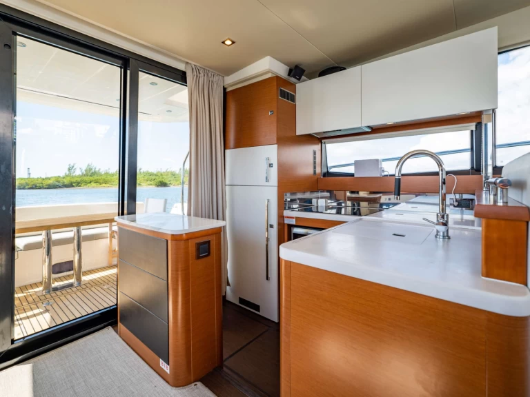 Prestige Yachts Whisky and Waves de alquiler a Bahamas