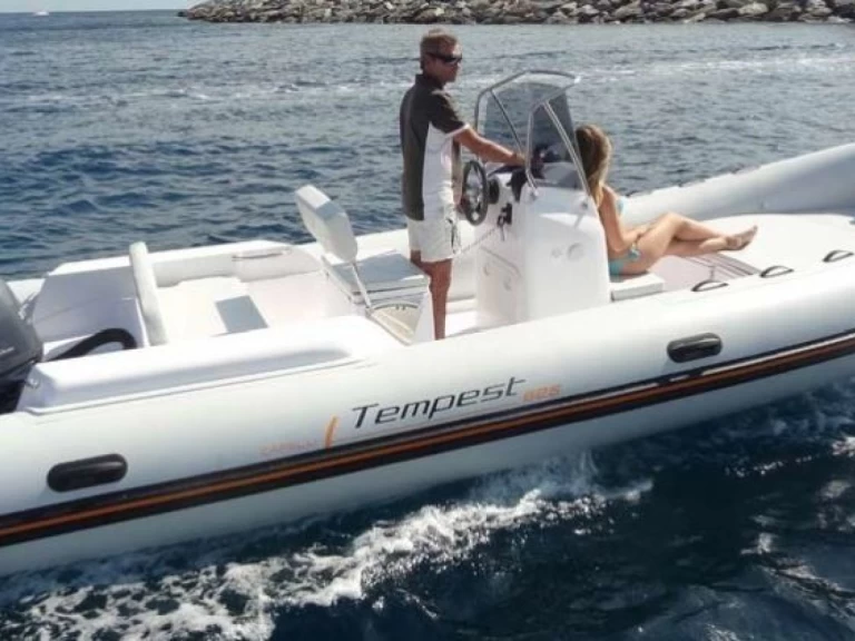 Alquiler de Capelli Tempest 630 en Port-Haliguen