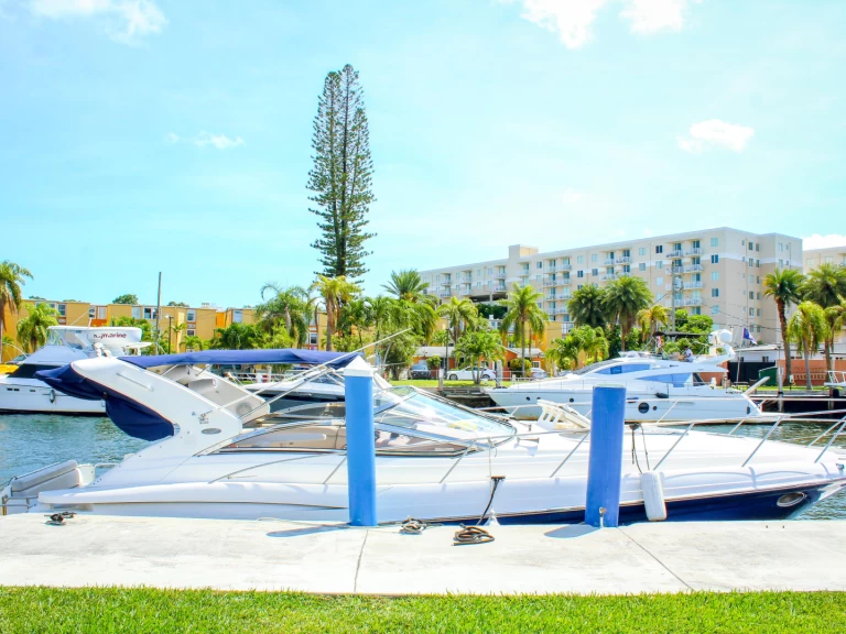 Régal Commodore 4260 de alquiler a North Miami Beach