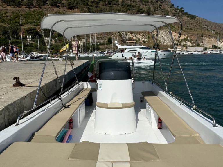 Alquiler de LIVER Open 860 en Castellammare del Golfo