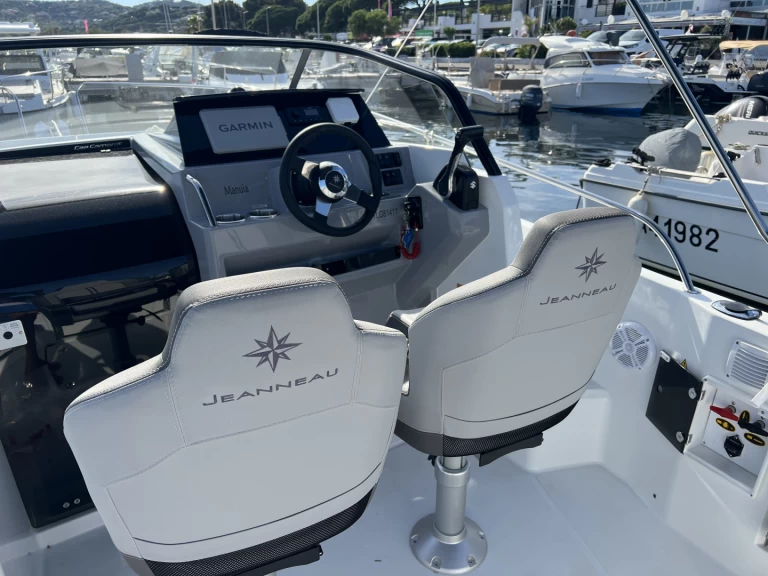 Jeanneau Cap Camarat 755 WA de alquiler a Les Issambres