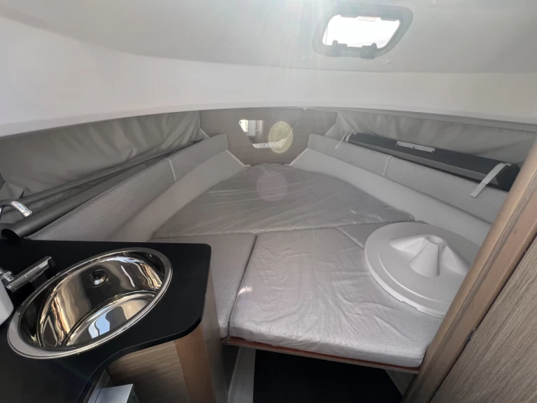 Alquiler de barcos Les Issambres barato de Cap Camarat 755 WA