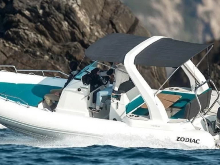 Alquiler Neumática zodia con o sin  título de navegación