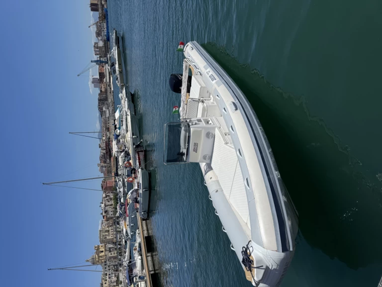 Alquiler Neumática Joker Boat con o sin  título de navegación