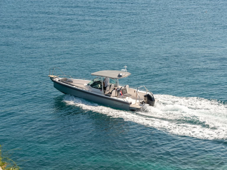 Axopar Axopar 28 T-Top de alquiler a Trogir