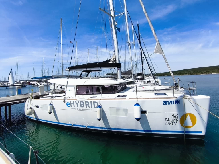 Alquiler de barcos Punat barato de Lagoon 400 S2