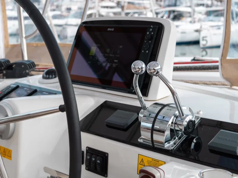 Alquiler de Catamarán, con o sin patrón Lagoon Tivat