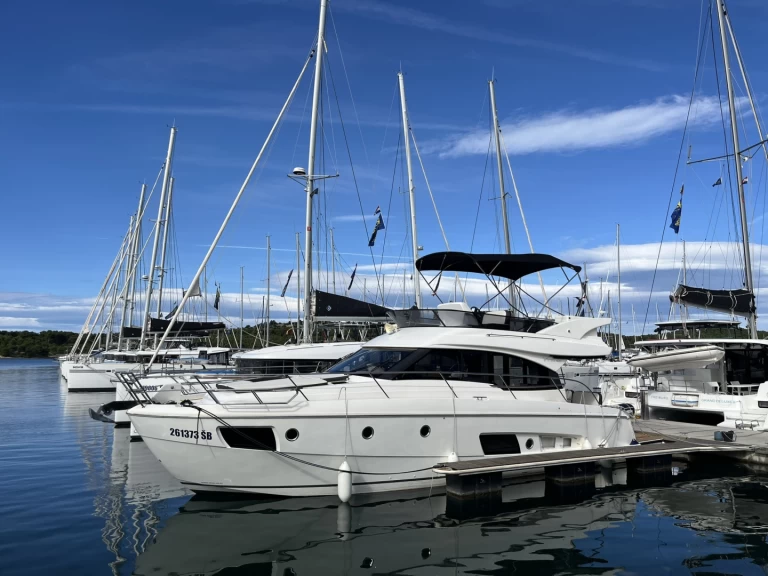 Alquiler Lancha Bavaria con o sin  título de navegación