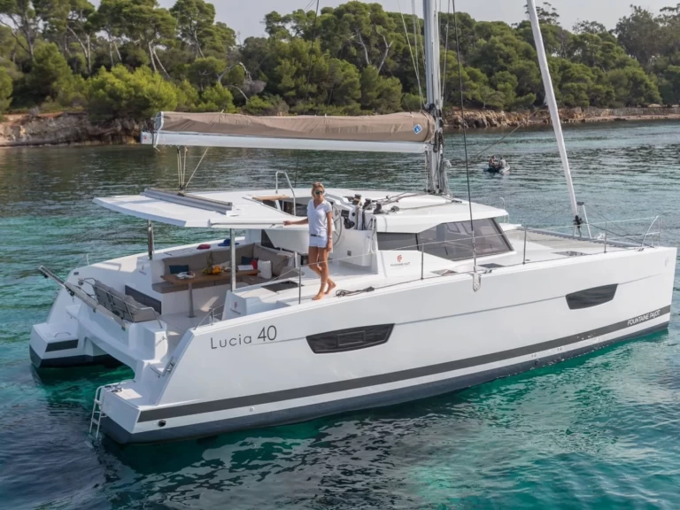 Alquiler de Fountaine Pajot Lucia 40 en Cogolin