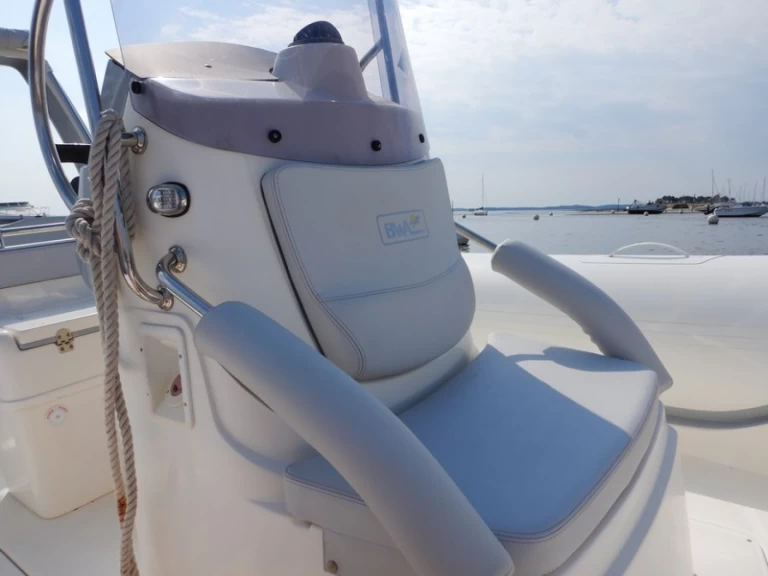 Alquiler de embarcaciones Bwa BWA 26 GT SPORT enCap Ferret en Samboat