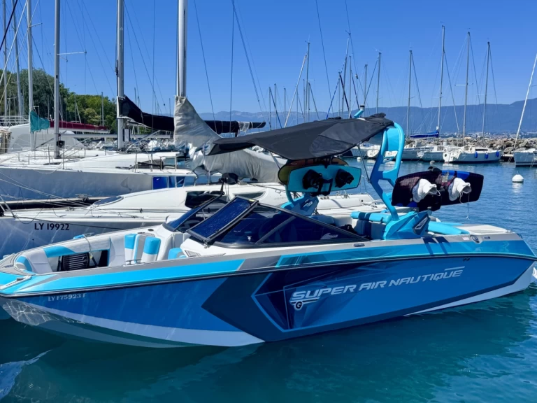 Alquiler de NAUTIQUE BOAT COMPANY SUPER AIR NAUTIQUE G23 en Yvoire