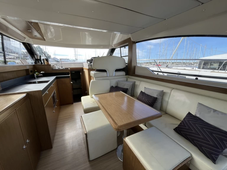 Bavaria Virtess 420 Fly de alquiler a Šibenik