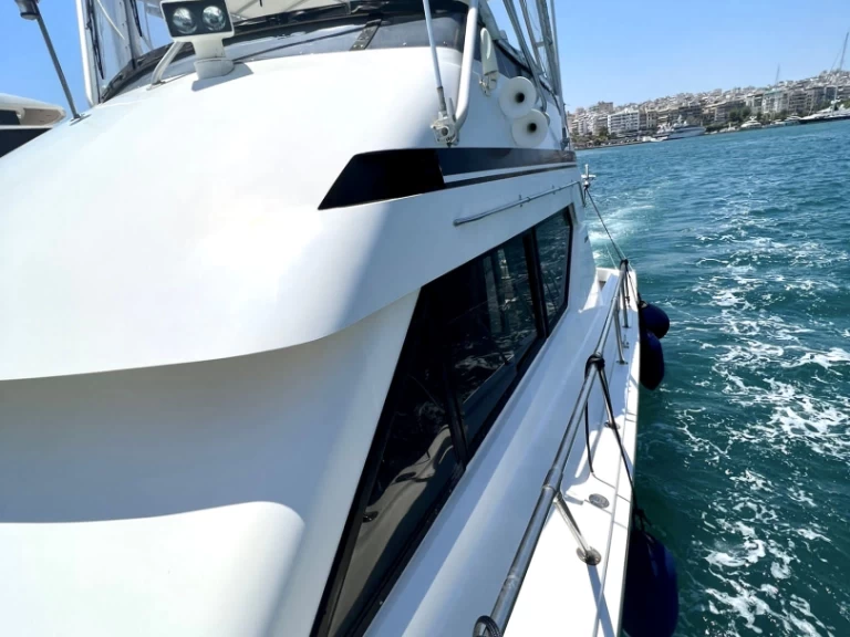 Alquiler de  Hatteras 50 Convertible en Ellinikó