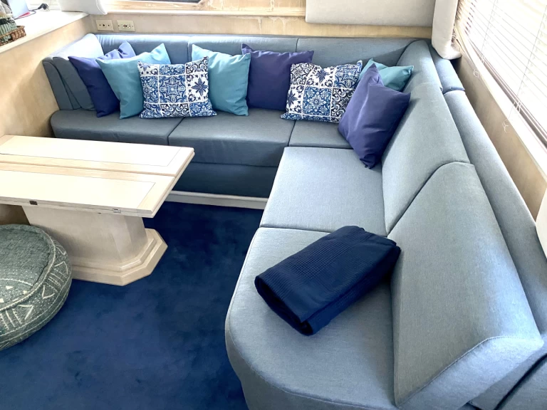 Alquiler de barcos Ellinikó barato de Hatteras 50 Convertible