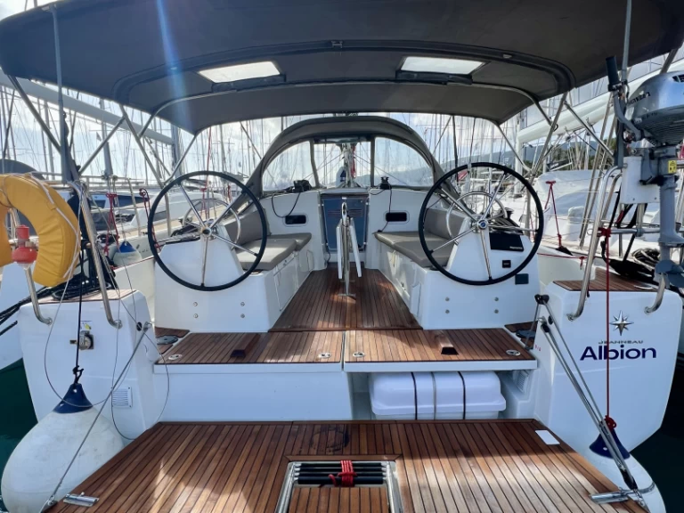 Alquiler Cos - Jeanneau Sun Odyssey 380 en SamBoat